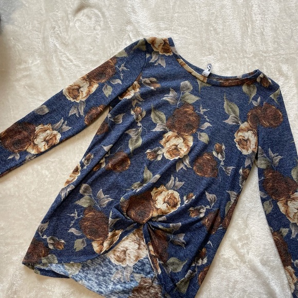 Floral Casual Shirt - Picture 2 of 3